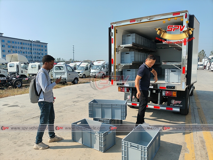 Each Refrigerator Lorry Equipped With 22 PCS of Fish Boxes